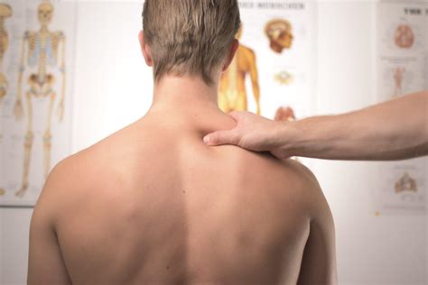 Back Scapula Pain: What Is It, Causes And Treatment Options