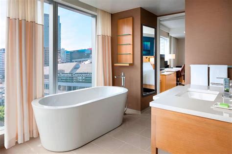 12 Best Hotels With A View Of CN Tower In Toronto | Trip101