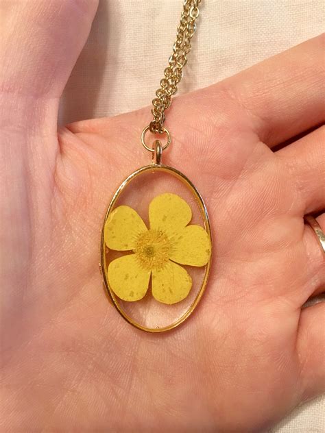Real pressed flowers botanical necklace resin jewelry | Etsy | Resin jewelry, Handmade pendant ...