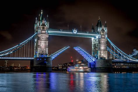 Tower Bridge at Night | Got lucky and caught tower bridge op… | Flickr