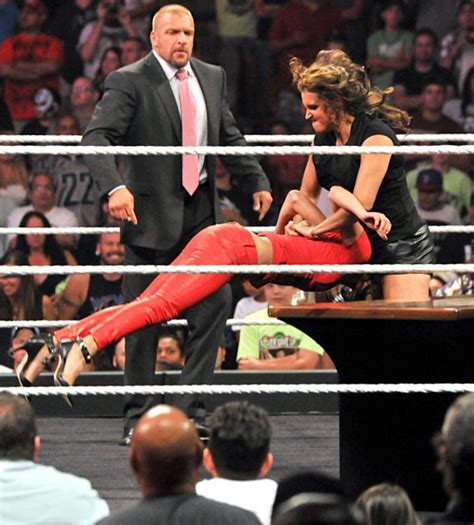 WWE Stephanie McMahon & Brie Bella Summerslam Contract Signing Wwe ...