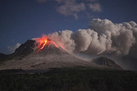 Image: Volcano erupting in Montserrat, Caribbean. (© WestEnd61/Rex Features)