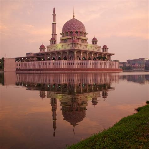 Masjid Putra (Putra Mosque) | Malaysia - Atlas Obscura