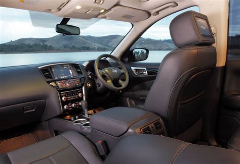 2017-nissan-pathfinder-interior - ForceGT.com