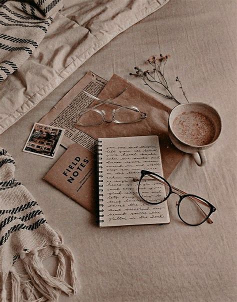 Aesthetic Livros | Tea and books, Coffee and books, Book flowers