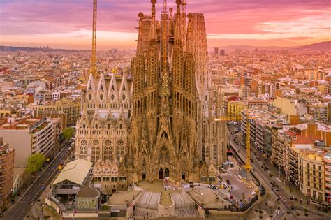 Discover the Magic of Sagrada Familia - A Must-See in Barcelona