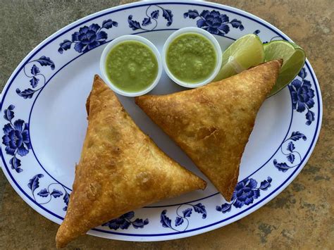 Four ways to eat a samosa in the Bay Area