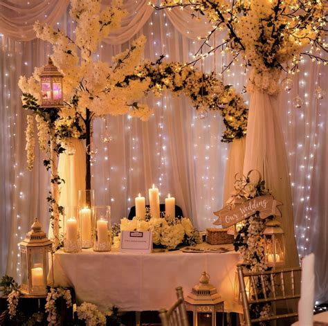 Magnificent Bridgerton-Themed Wedding Ideas | weddingsonline