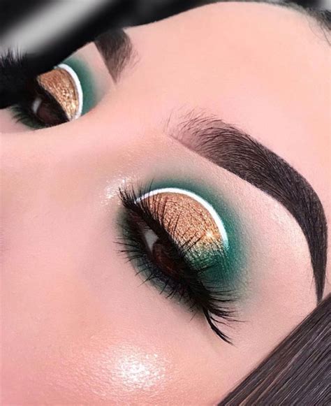 Gorgeous Makeup Trends To Be Wearing in 2021 : Emerald Green & Shimmery ...