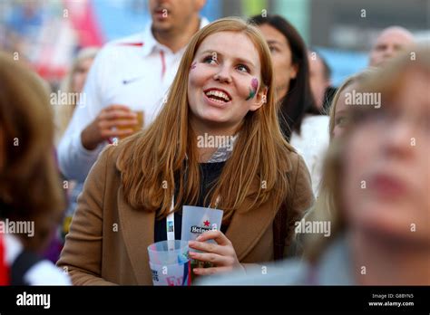 England rugby team bus hi-res stock photography and images - Alamy