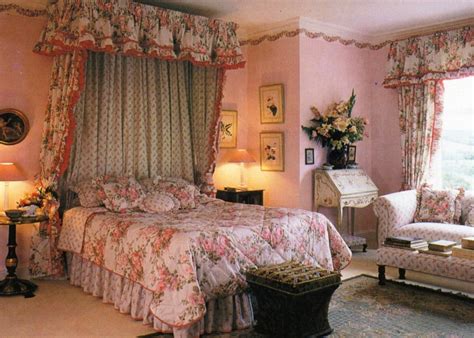 Remember 80s decorating? Iconic 1980s interior designs and home accessories | loveproperty.com