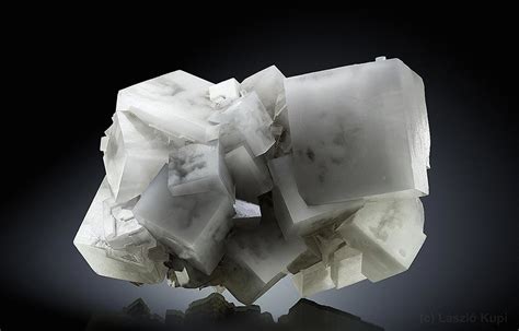 Halite (Rock Salt) - Mineral Properties, Photos and Occurence