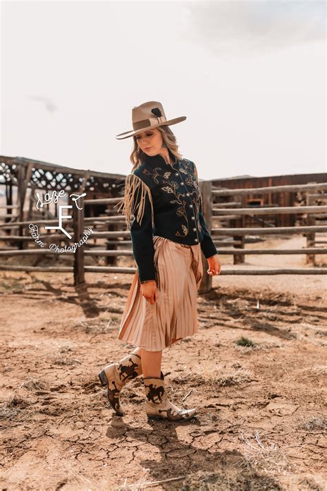 Jodie + Brooke | Western Fashion Photoshoot | Colorado - Laze L Farm Photography