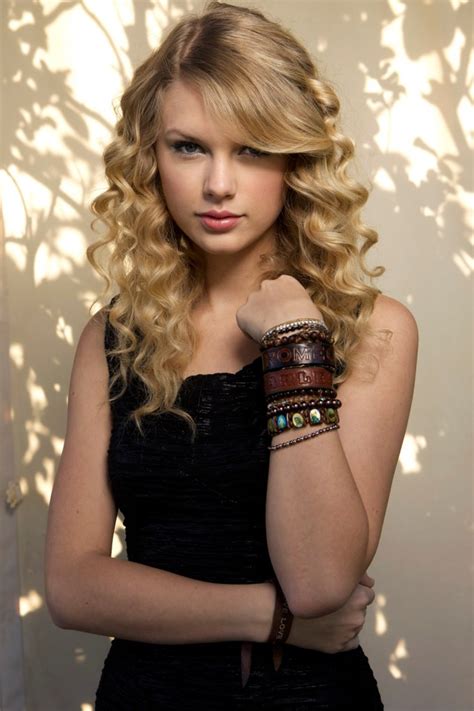 Taylor Swift Then and Now: Photos of Her Young Teen Days to Now ...