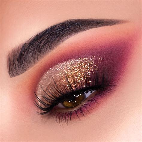 Burgundy eyeshadow | Glitter eye makeup, Burgundy eye makeup, Burgundy eyeshadow