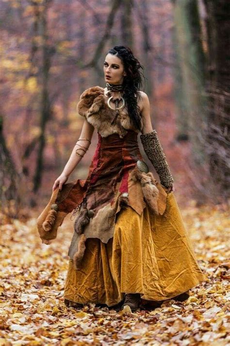 20 Renaissance Faire Outfits for Women - GirlsAskGuys