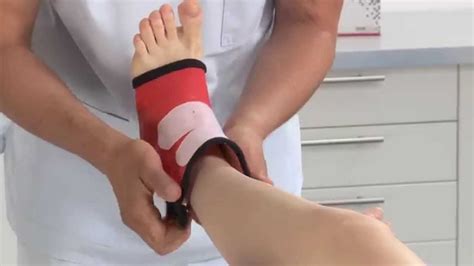 Delta-Cast Soft Removeable Ankle Cast Application - YouTube