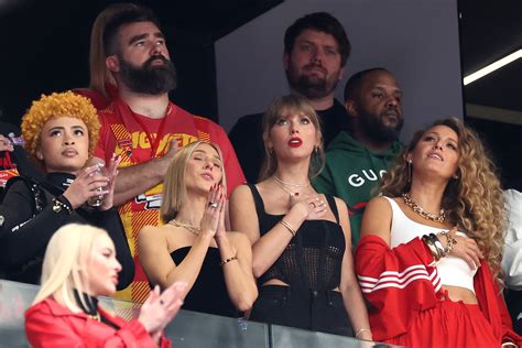 Taylor Swift Introduced Jason Kelce and Ice Spice at the Super Bowl ...