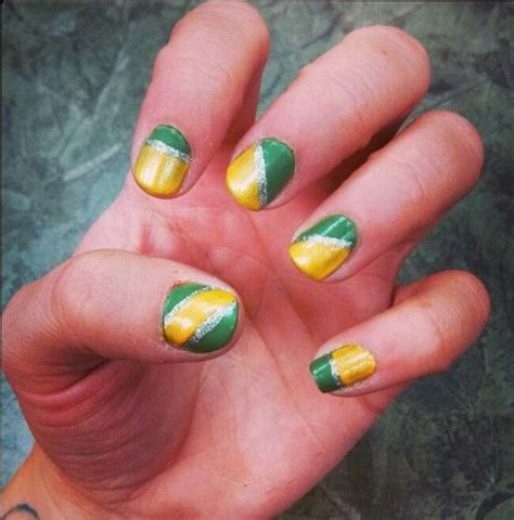 Green bay packer nails. I like the diagonal with silver striping | Green bay packers nails ...