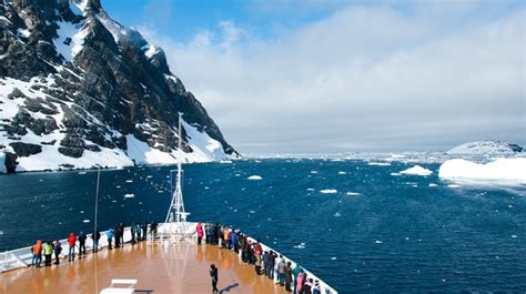 A Guide to Traveling from Ushuaia to Antarctica | Bookmundi