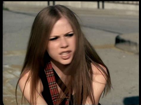 Avril Lavigne- 'Complicated' MV screencaps [HQ] - Music Image (19849847 ...