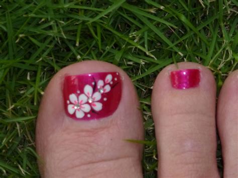 hawaiian flower toe nail art - how-big-is-a3-poster