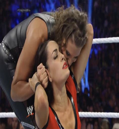 Stephanie McMahon puts her Face near Brie Bella : r/BellaTwinsBellaArmy
