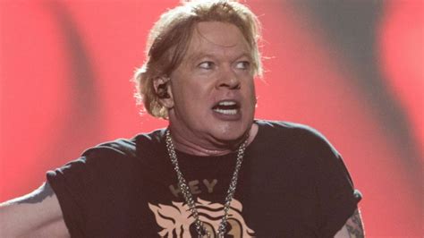 Guns N' Roses Fans Criticizes Axl Rose Heavily: "He Needs To Hire A ...