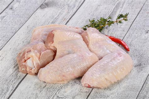 Raw chicken wings 7857474 Stock Photo at Vecteezy