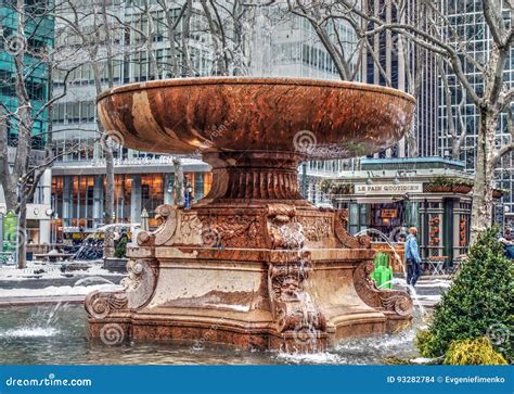 Bryant Park Fountain imagem de stock editorial. Imagem de fonte - 93282784