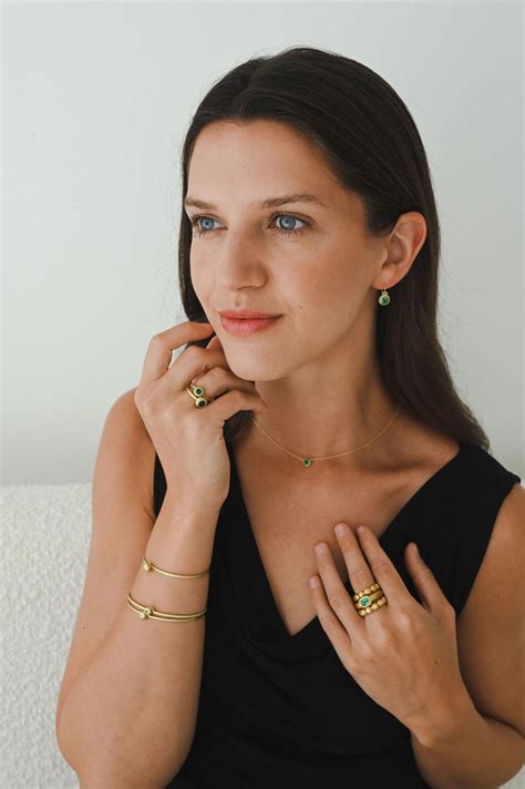 Faye Kim 18 Karat Gold Emerald Bezel Pendant Necklace For Sale at 1stDibs