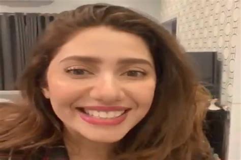 Mahira Khan shares first ‘slofie’ from newly iPhone 11 Pro Max – Daily ...