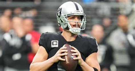 NFL Exec Rips 'Classless' Raiders for Treating Derek Carr Like 'Trash ...