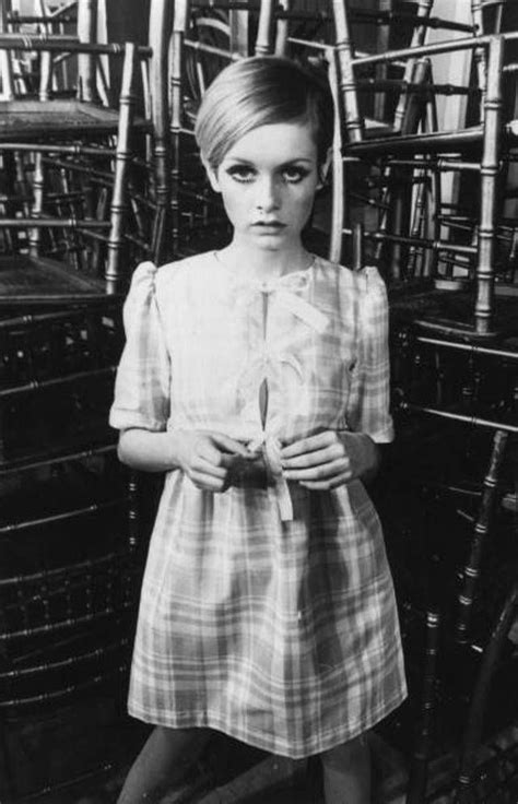 Twiggy – The Original Model: a Modtastic Makeup HowTo | Twiggy fashion, Mod fashion, 1960s fashion