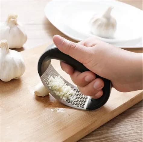 Black & Silver Stainless Steel Garlic Press, For Kitchen at Rs 110/piece in New Delhi