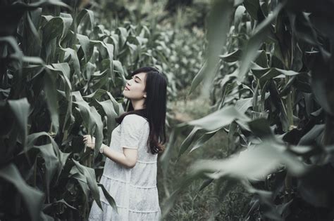 Free Images : nature, person, people, sky, girl, woman, hair, field, photography, sunlight ...