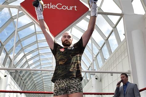 Photos: Tyson Fury Looking Very Slim at Open Workout - Boxing News