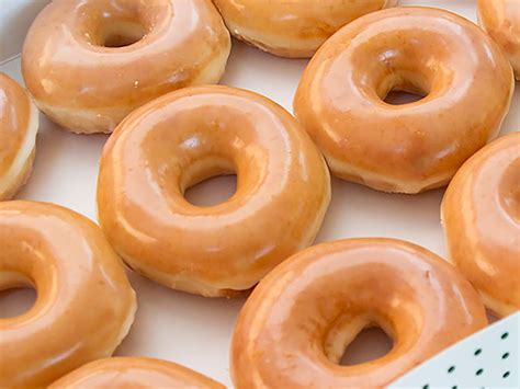 The (Official) Best Way to Reheat a Glazed Doughnut, According to Krispy Kreme