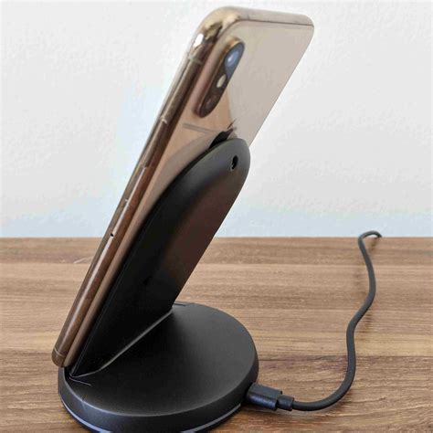 Yootech Wireless Charger Stand Review: Broad Compatibility