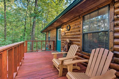 Serene Broken Bow Cabin w/ Hot Tub + Fire Pit | Evolve