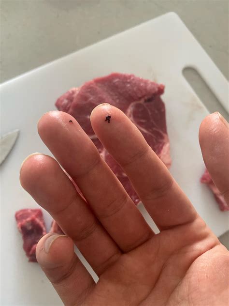 Black substance in chuck. Coagulated blood or something else? : r/Butchery