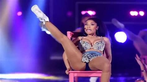 Nicki Minaj Anaconda Performance At Fashion Rocks - YouTube