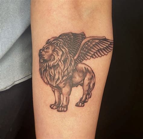 26 Lion Tattoo Meanings + Lioness & Lion Cub Tattoos | UniGuide