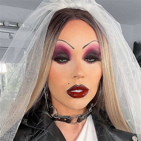 40+ Spooky Halloween Makeup Ideas : Chucky’s bride