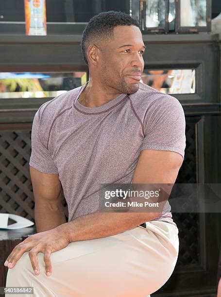 Michael Strahan Photo Opp Vip Panel Workout Photos and Premium High Res Pictures - Getty Images