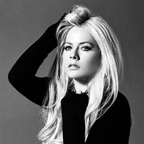 Avril Lavigne - Exclusive Interviews, Pictures & More | Entertainment ...