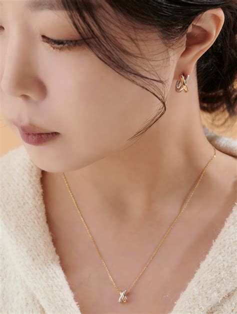 [silver92.5] two-tone cross pendant necklace : 로에블