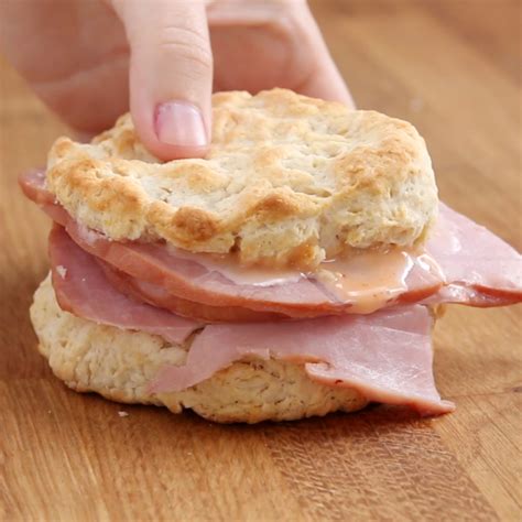 Country Ham Biscuits With Honey Sriracha Mayo Recipe by Maklano