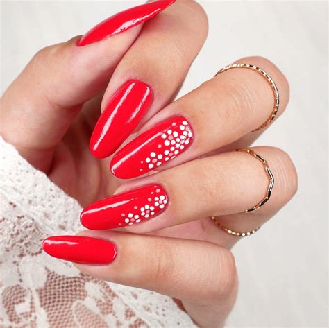 26 magníficos diseños para uñas de ataúd rojas y blancas. - HireTV