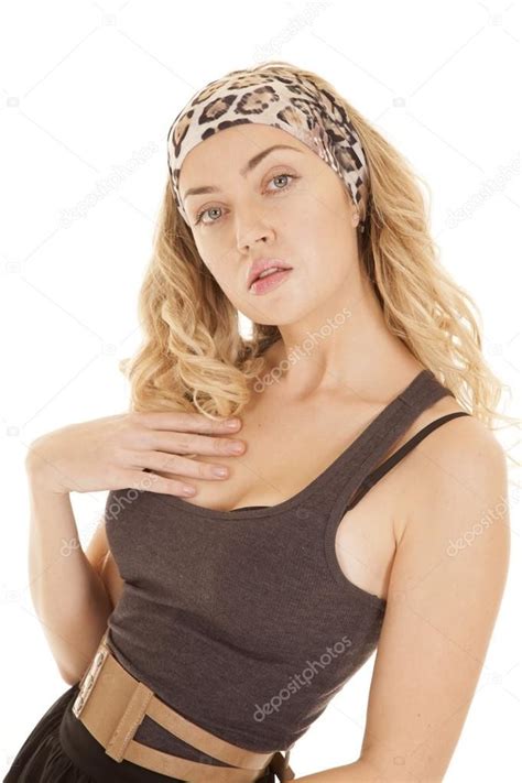 Download - Woman black outfit hand on chest — Stock Image